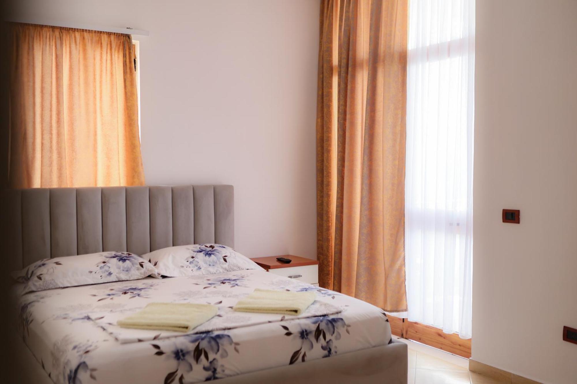 Eden Hotel Shëngjin Exteriör bild